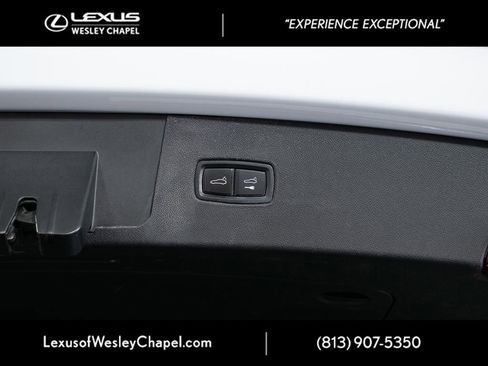 Used 2023 Porsche Cayenne AWD/4WD image 16
