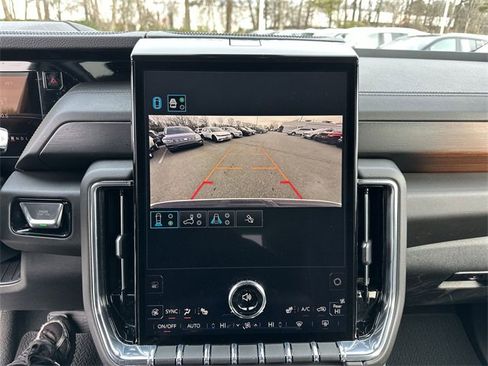 Used 2025 GMC Yukon XL Denali image 23