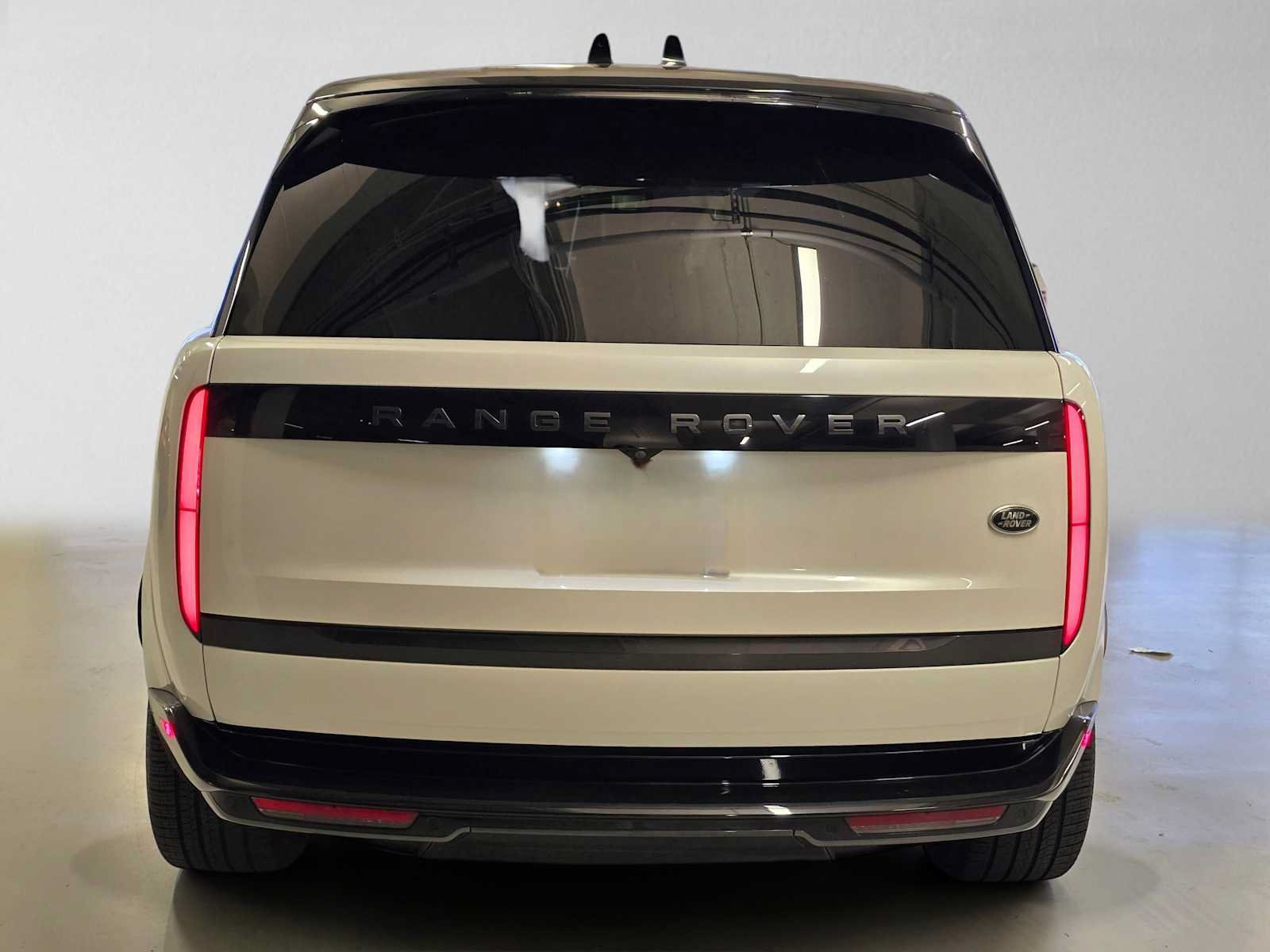 Used 2023 Land Rover Range Rover Autobiography AWD/4WD image 4