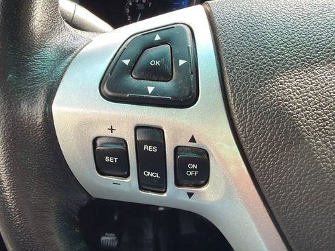 Used 2014 Ford Explorer XLT w/ Equipment Group 202A AWD/4WD image 12
