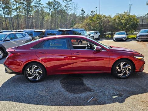 Used 2025 Hyundai Elantra SEL image 13
