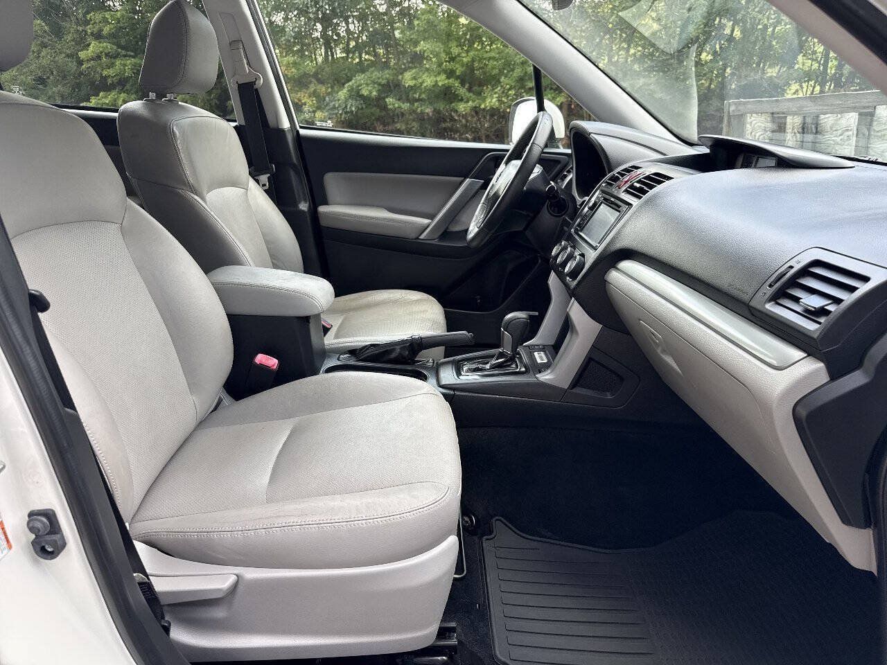 Used 2015 Subaru Forester 2.5i Touring w/ Eyesight & Navigation System AWD/4WD image 18