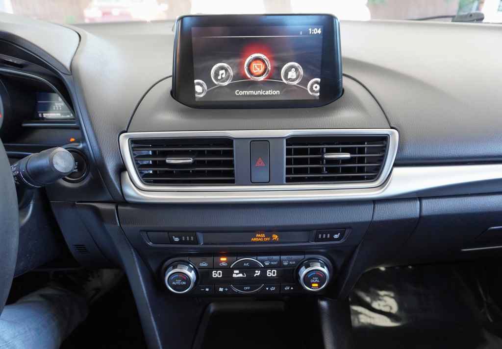Used 2018 MAZDA MAZDA3 Touring FWD image 12