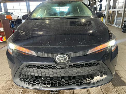 Used 2022 Toyota Corolla LE image 2