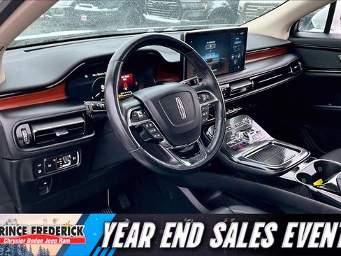 Used 2022 Lincoln Nautilus Reserve image 11