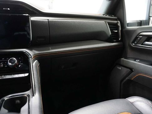 Used 2024 GMC Sierra 2500 AT4 image 18