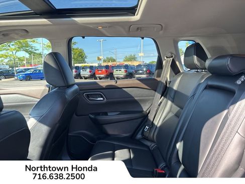 Used 2021 Nissan Rogue SV w/ Premium Package image 19