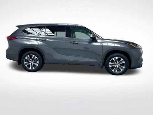 Used 2021 Toyota Highlander XLE image 11