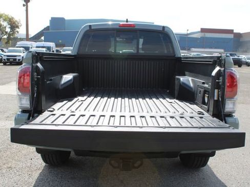 Used 2022 Toyota Tacoma TRD Sport w/ TRD Premium Sport Package RWD image 7