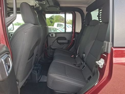 Used 2022 Jeep Gladiator Sport AWD/4WD image 11