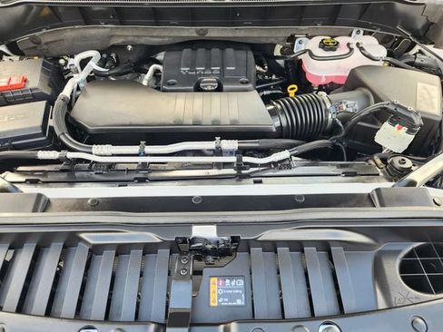 Used 2025 Chevrolet Silverado 1500 LT AWD/4WD image 31