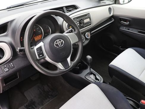 Used 2012 Toyota Yaris L image 13