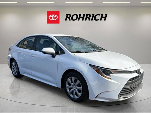 Used 2023 Toyota Corolla LE image 4