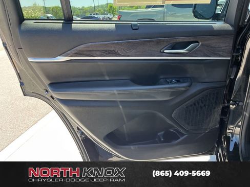 Used 2023 Jeep Grand Cherokee L Limited w/ Luxury Tech Group II AWD/4WD image 16