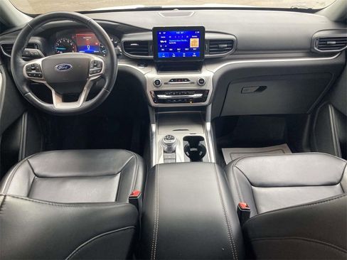 Used 2022 Ford Explorer XLT w/ Equipment Group 202A image 11