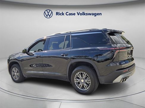 Used 2025 Chevrolet Traverse LT image 6