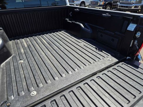 Certified 2021 Toyota Tacoma SR5 AWD/4WD image 17