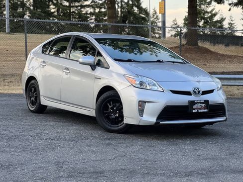 Used 2013 Toyota Prius Two FWD image 2