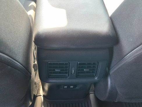 Used 2021 Toyota RAV4 XLE w/ Convenience Package AWD/4WD image 16