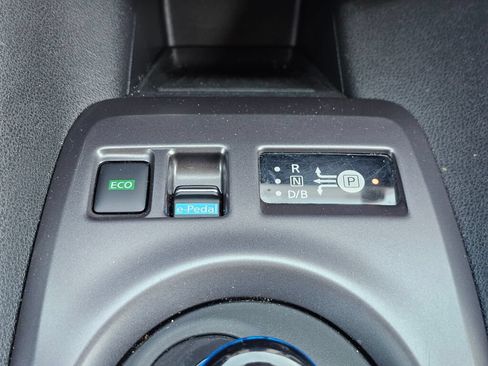 Used 2024 Nissan Leaf S FWD image 34