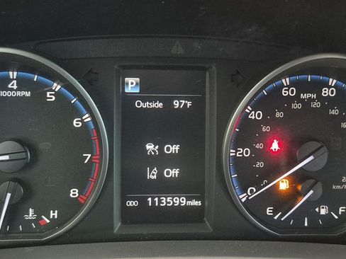 Used 2017 Toyota RAV4 XLE FWD image 11