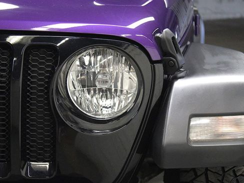 Certified 2023 Jeep Wrangler Sport AWD/4WD image 32