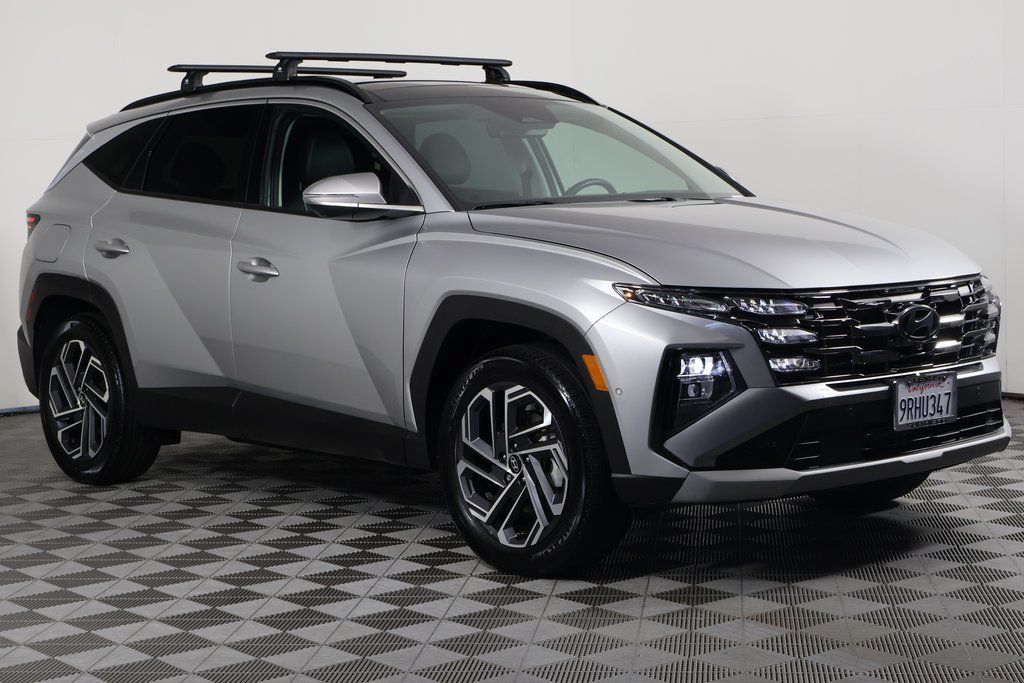 Used 2025 Hyundai Tucson Limited AWD/4WD image 3