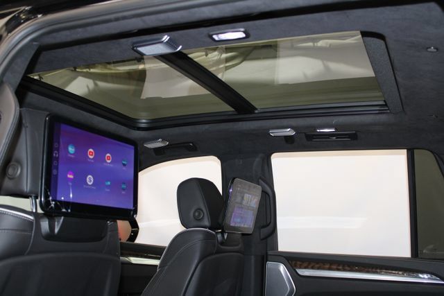 Used 2025 Cadillac Escalade Sport Platinum w/ LPO, Floor Liner Package AWD/4WD image 9