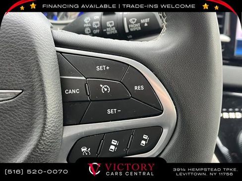 Used 2023 Chrysler Pacifica Touring-L image 25