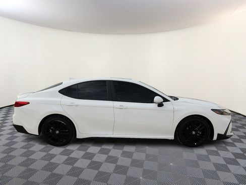 Used 2025 Toyota Camry SE image 5