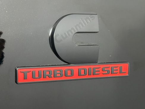 Used 2025 RAM 3500 Laramie AWD/4WD image 9