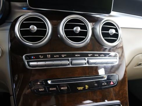 Used 2018 Mercedes-Benz GLC 300 4MATIC image 32