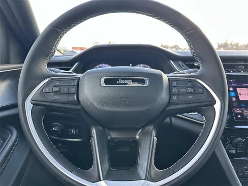 New 2025 Jeep Grand Cherokee L Altitude image 16
