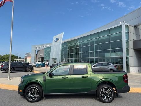 Used 2025 Ford Maverick Lariat AWD/4WD image 2