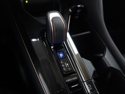 Used 2025 Toyota Crown Signia XLE image 24