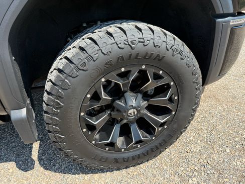 Used 2024 GMC Sierra 3500 Denali Ultimate AWD/4WD image 9