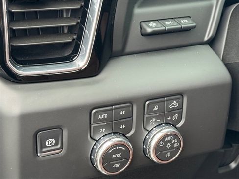 Used 2026 GMC Sierra 2500 Denali Ultimate image 16