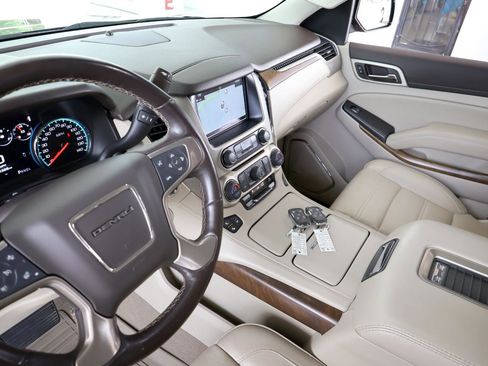 Used 2019 GMC Yukon Denali w/ Denali Ultimate Package AWD/4WD image 43