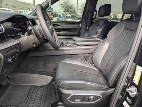 Used 2023 Jeep Wagoneer Series III w/ Preferred Equipment Group image 20