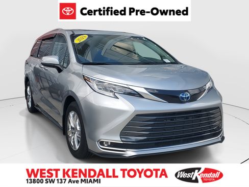 Certified 2024 Toyota Sienna Limited image 1