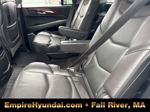 Used 2020 Cadillac Escalade Luxury w/ LPO, Radiant Package image 15