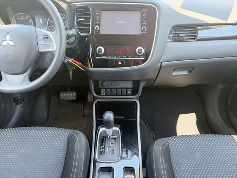 Used 2020 Mitsubishi Outlander ES FWD image 11
