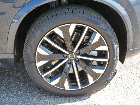 New 2025 Volvo XC90 T8 Core image 4