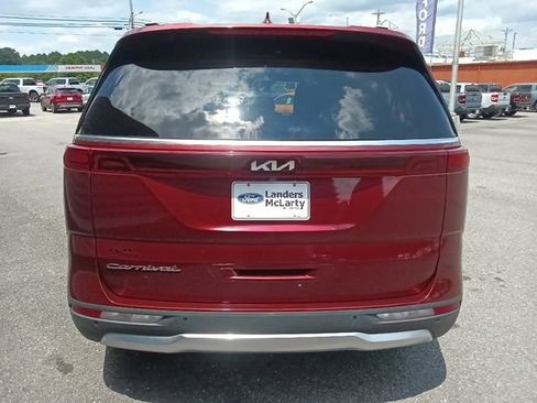 Used 2022 Kia Carnival SX FWD image 4