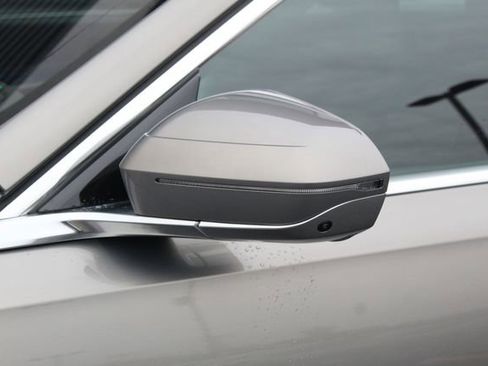 Used 2025 BMW i7 xDrive60 image 14