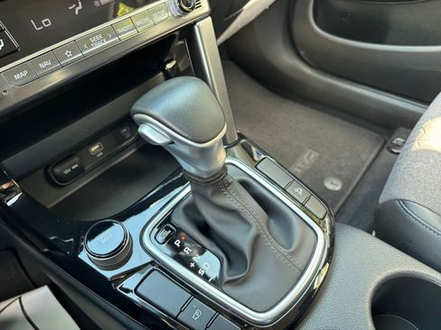 Used 2025 Kia Seltos S FWD image 36