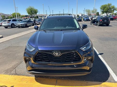 Used 2023 Toyota Highlander XLE image 2