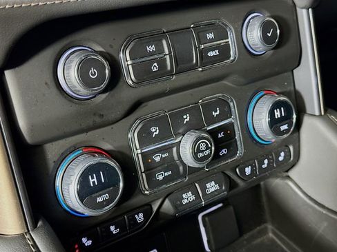 Used 2023 Chevrolet Suburban High Country w/ LPO, Illumination Package image 19