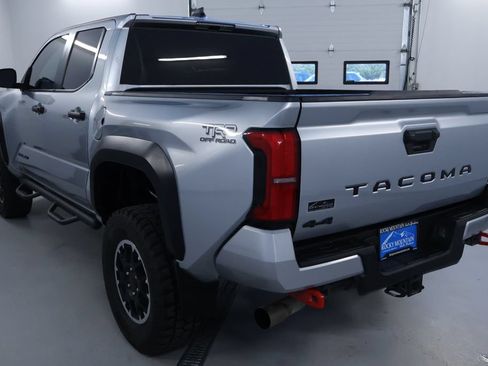 Used 2024 Toyota Tacoma TRD Off-Road AWD/4WD image 4