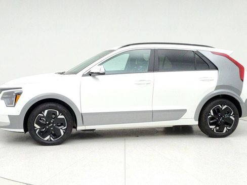 Used 2024 Kia Niro Wave w/ Wave Preserve Package image 8